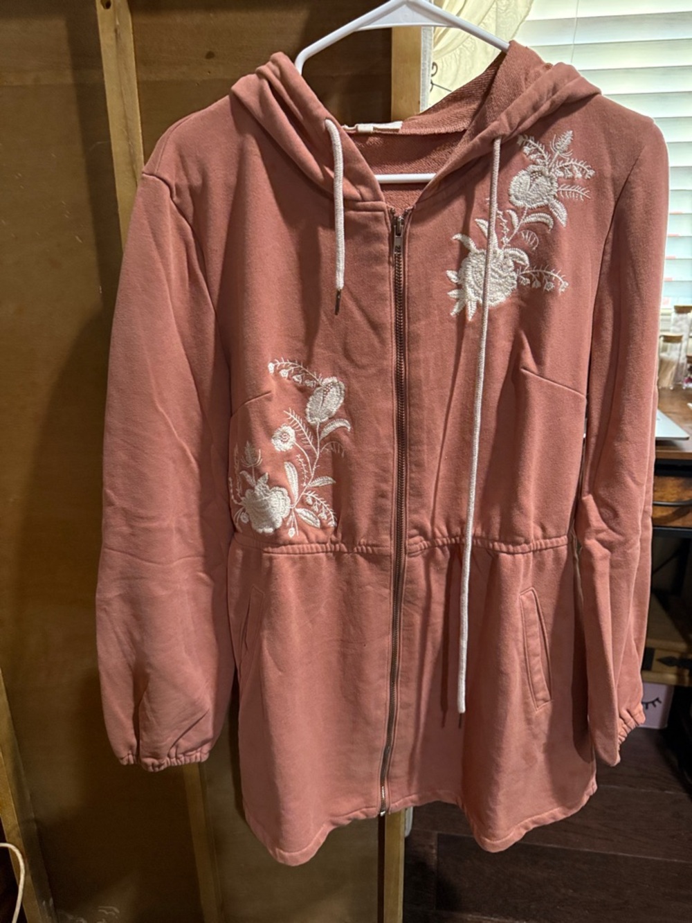Solitaire Dusty Rose Zip-Up Hoodie Cardigan with White Floral Embroidery
